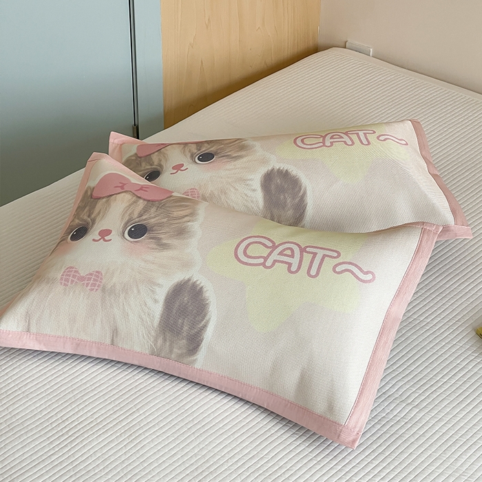 91家纺网 家纺一手货源 找家纺 安哆啦家纺 2025新款A类大版印花冰藤儿童幼儿园卡通萌宠系列凉席单枕套 布偶猫