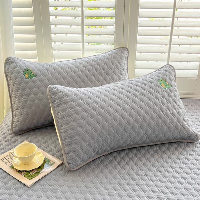 91家纺网 家纺一手货源 找家纺 万盛家纺 2025新款夹棉恐龙刺绣床笠 恐龙-菱形格 灰