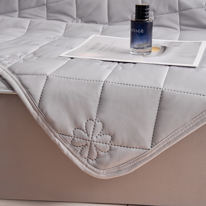 91家纺网 家纺一手货源 找家纺 2025新款清凉舒适凉感丝夏被四件套 绅士灰