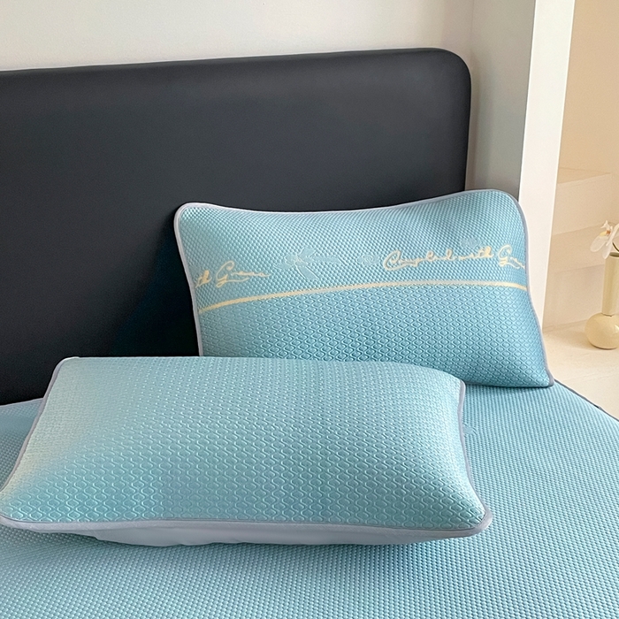 91家纺网 家纺一手货源 找家纺 欧邦 2025新款提花冰豆豆凉席三件套-幸运草 床笠款-幸运草-蓝