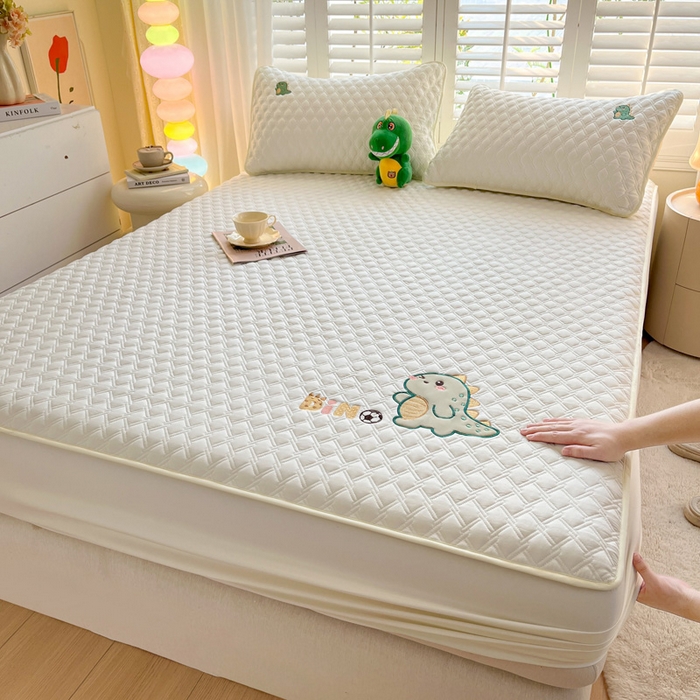 91家纺网 家纺一手货源 找家纺 万盛家纺 2025新款夹棉恐龙刺绣床笠 恐龙-菱形格 白