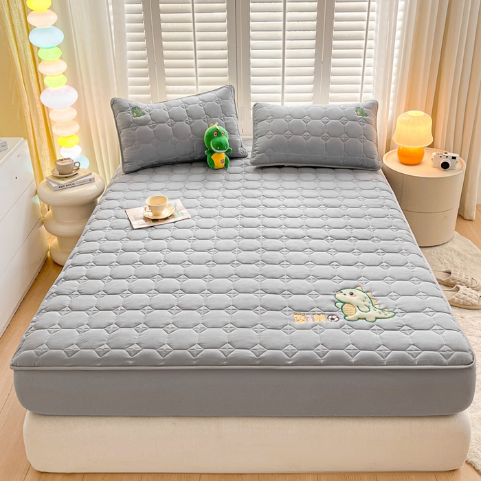 91家纺网 家纺一手货源 找家纺 万盛家纺 2025新款夹棉恐龙刺绣床笠 恐龙-方格 灰