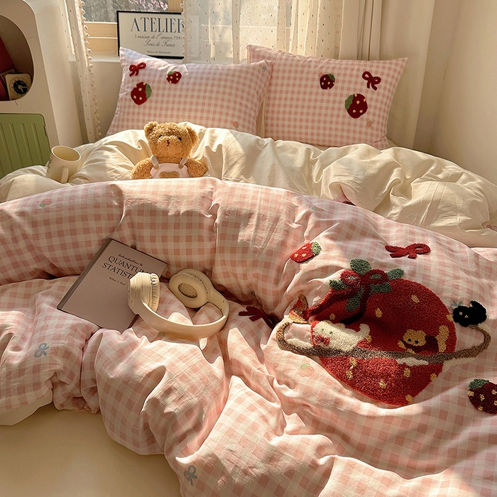 91家纺网 家纺一手货源 找家纺 澳梵家居 2025新款小清新全棉印花毛巾绣四件套 草莓星球