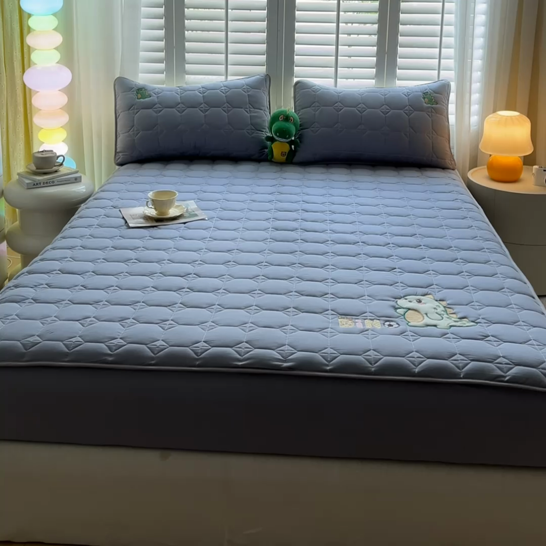 91家纺网 家纺一手货源 找家纺 万盛家纺 2025新款夹棉恐龙刺绣床笠 恐龙-方格 灰