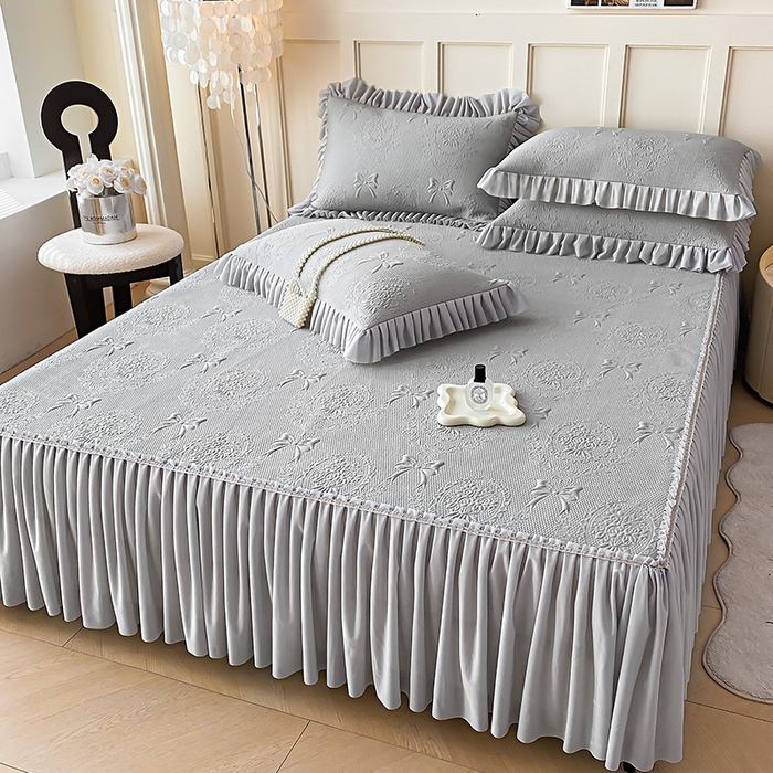 91家纺网 家纺一手货源 找家纺 2025新款复合三明治床裙款凉豆豆凉席三件套系列 约定-绅士灰