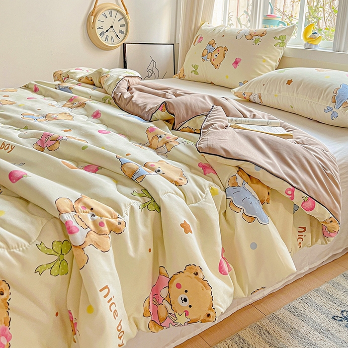 91家纺网 家纺一手货源 找家纺 玉海棠家纺 2025新款水洗皱皱纱印花夏被 被子被芯 草莓粉熊