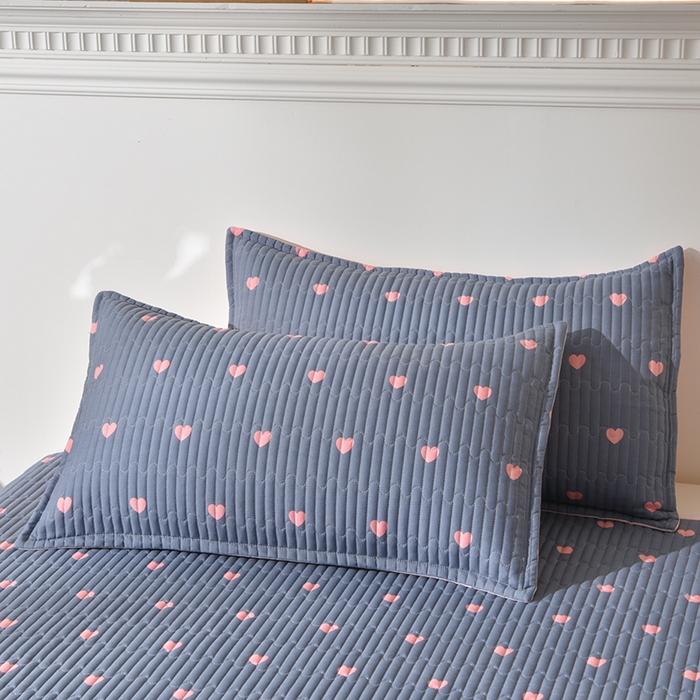 91家纺网 家纺一手货源 找家纺 床笠人家 2025新款亲肤双面磨毛夹棉床盖 爱心-灰