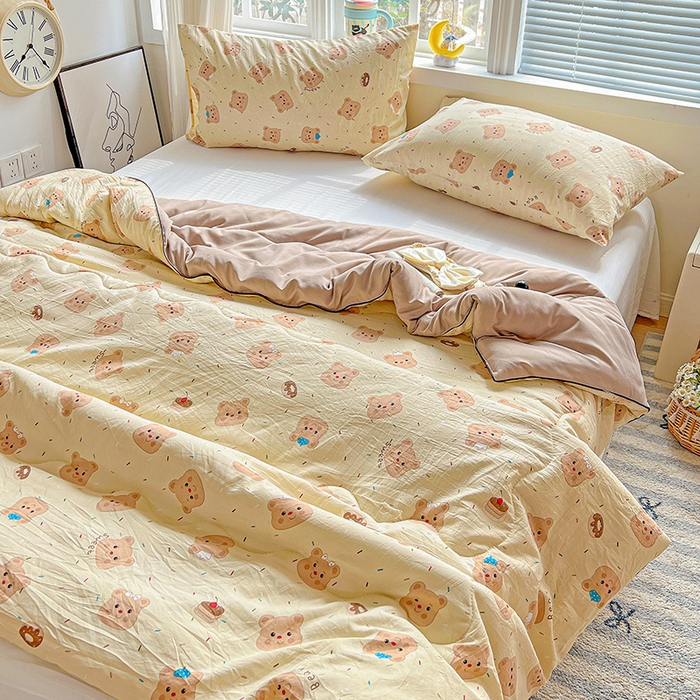 91家纺网 家纺一手货源 找家纺 玉海棠家纺 2025新款水洗皱皱纱印花夏被 被子被芯 奥利奥小熊