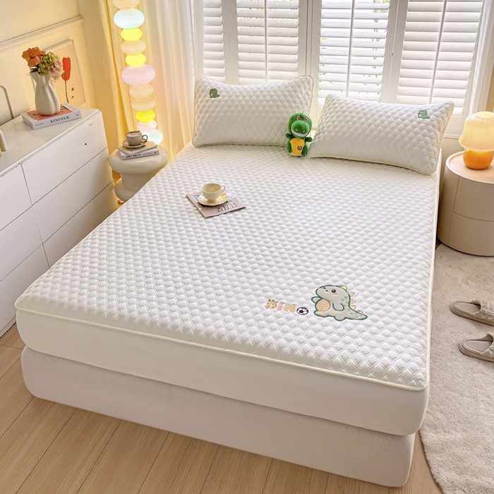 91家纺网 家纺一手货源 找家纺 万盛家纺 2025新款夹棉恐龙刺绣床笠 恐龙-菱形格 白