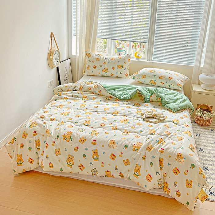 91家纺网 家纺一手货源 找家纺 玉海棠家纺 2025新款水洗皱皱纱印花夏被 被子被芯 吃饼干小熊