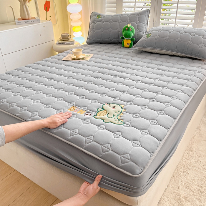 91家纺网 家纺一手货源 找家纺 万盛家纺 2025新款夹棉恐龙刺绣床笠 恐龙-方格 灰