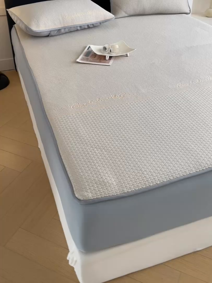 91家纺网 家纺一手货源 找家纺 欧邦 2025新款提花冰豆豆凉席三件套-幸运草 床笠款-幸运草-米