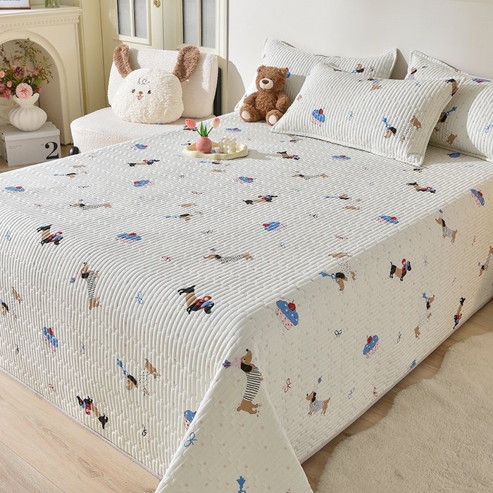 91家纺网 家纺一手货源 找家纺 床笠人家 2025新款亲肤双面磨毛夹棉床盖 腊肠狗