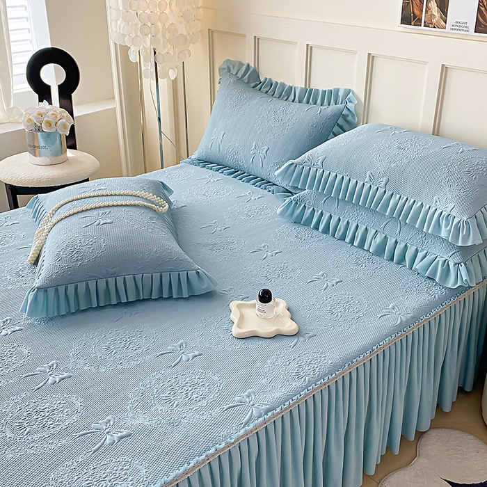 91家纺网 家纺一手货源 找家纺 2025新款复合三明治床裙款凉豆豆凉席三件套系列 约定-优雅蓝