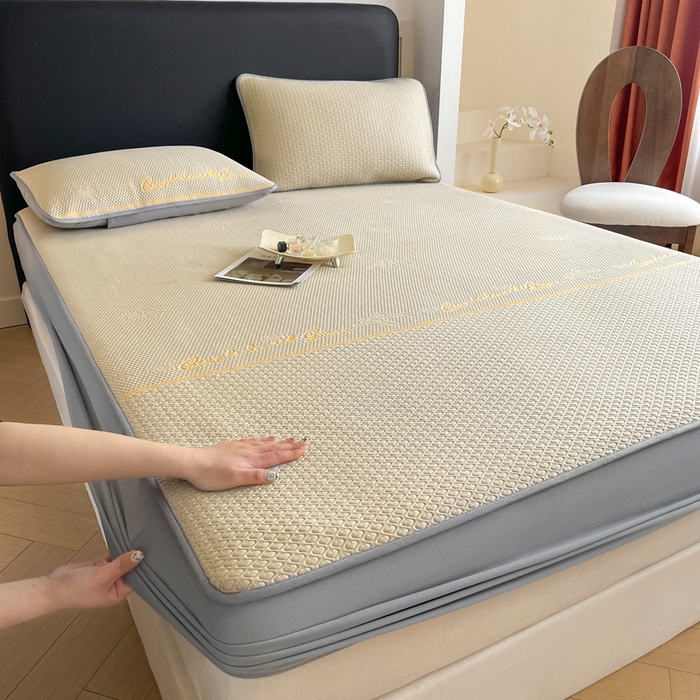 91家纺网 家纺一手货源 找家纺 欧邦 2025新款提花冰豆豆凉席三件套-幸运草 床笠款-幸运草-米