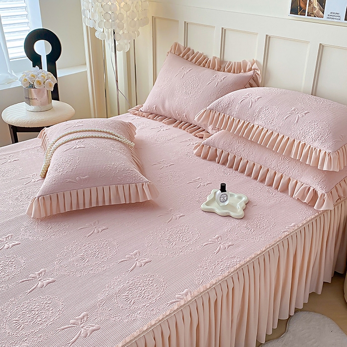 91家纺网 家纺一手货源 找家纺 2025新款复合三明治床裙款凉豆豆凉席三件套系列 约定-豆沙粉