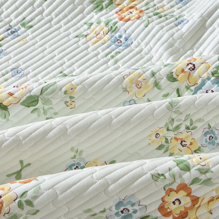 91家纺网 家纺一手货源 找家纺 床笠人家 2025新款亲肤双面磨毛夹棉床盖 夏菲花语