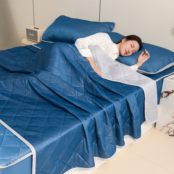 91家纺网 家纺一手货源 找家纺 2025新款清凉舒适凉感丝夏被四件套 湖蓝