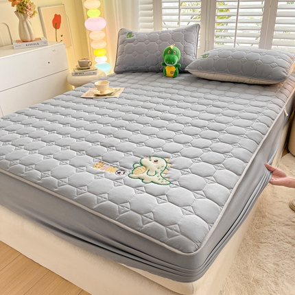 91家纺网 家纺一手货源 找家纺 （总）万盛家纺 2025新款夹棉恐龙刺绣床笠