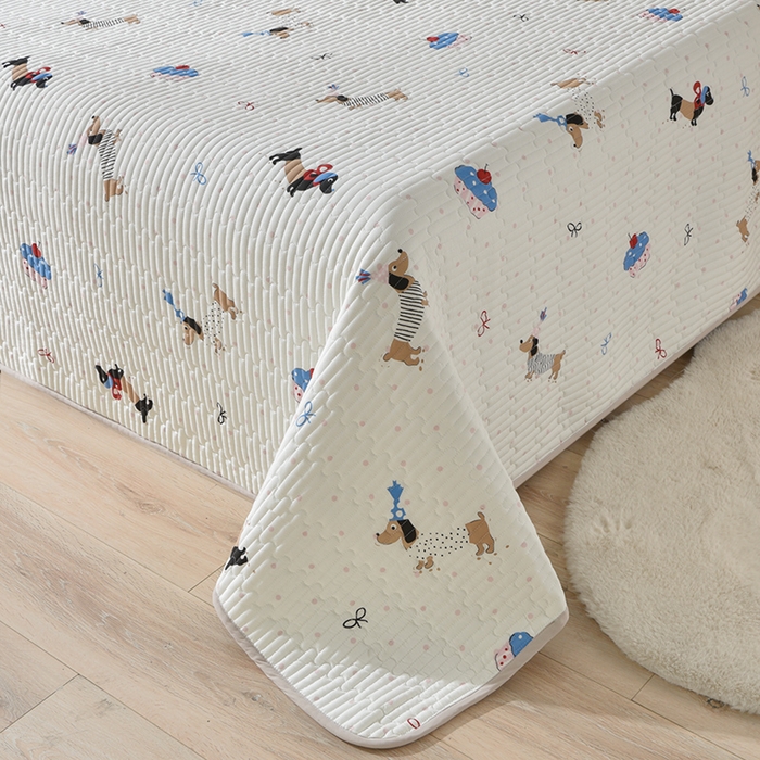 91家纺网 家纺一手货源 找家纺 床笠人家 2025新款亲肤双面磨毛夹棉床盖 腊肠狗