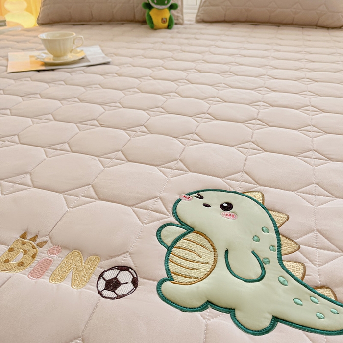 91家纺网 家纺一手货源 找家纺 万盛家纺 2025新款夹棉恐龙刺绣床笠 恐龙-方格  卡其