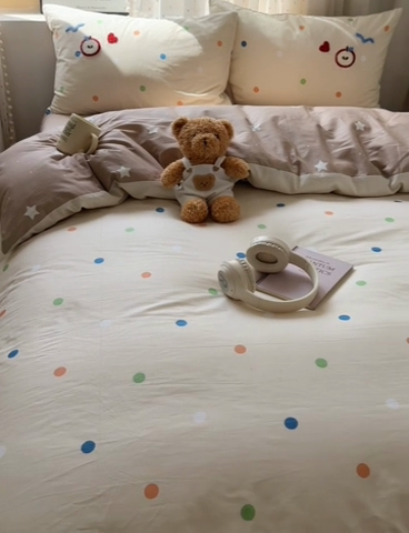 91家纺网 家纺一手货源 找家纺 澳梵家居 2025新款小清新全棉印花毛巾绣四件套 我的小熊朋友