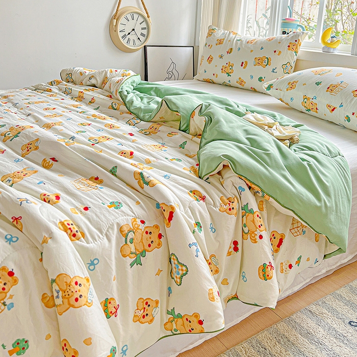 91家纺网 家纺一手货源 找家纺 玉海棠家纺 2025新款水洗皱皱纱印花夏被 被子被芯 吃饼干小熊