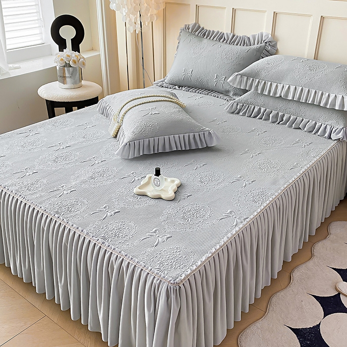 91家纺网 家纺一手货源 找家纺 2025新款复合三明治床裙款凉豆豆凉席三件套系列 约定-绅士灰