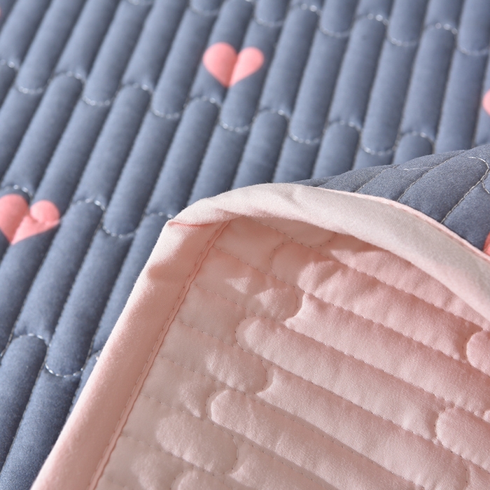 91家纺网 家纺一手货源 找家纺 床笠人家 2025新款亲肤双面磨毛夹棉床盖 爱心-灰