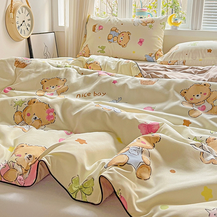 91家纺网 家纺一手货源 找家纺 玉海棠家纺 2025新款水洗皱皱纱印花夏被 被子被芯 草莓粉熊