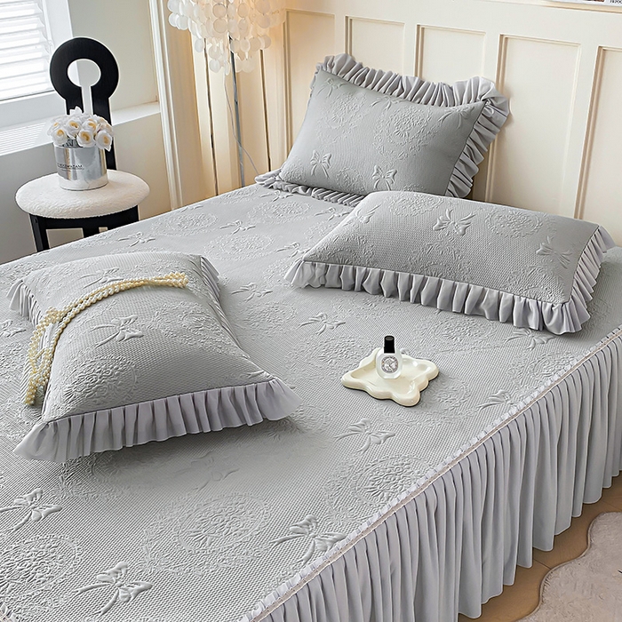 91家纺网 家纺一手货源 找家纺 2025新款复合三明治床裙款凉豆豆凉席三件套系列 约定-绅士灰