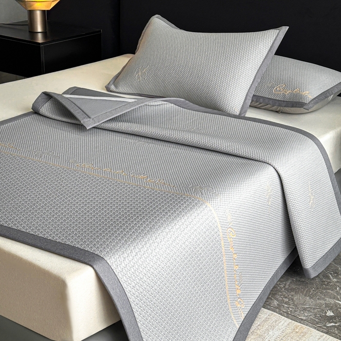 91家纺网 家纺一手货源 找家纺 欧邦 2025新款提花冰豆豆凉席三件套-幸运草 凉席款-幸运草-灰