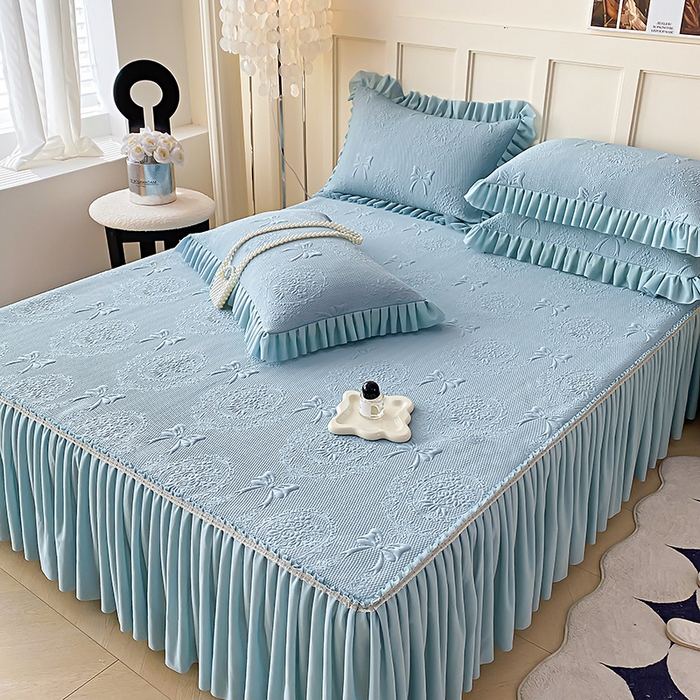 91家纺网 家纺一手货源 找家纺 2025新款复合三明治床裙款凉豆豆凉席三件套系列 约定-优雅蓝