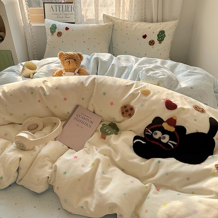 91家纺网 家纺一手货源 找家纺 澳梵家居 2025新款小清新全棉印花毛巾绣四件套 小黑猫