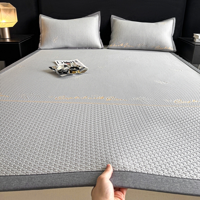 91家纺网 家纺一手货源 找家纺 欧邦 2025新款提花冰豆豆凉席三件套-幸运草 凉席款-幸运草-灰