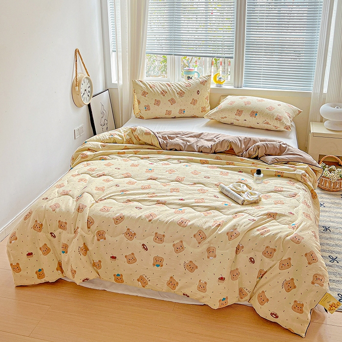 91家纺网 家纺一手货源 找家纺 玉海棠家纺 2025新款水洗皱皱纱印花夏被 被子被芯 奥利奥小熊