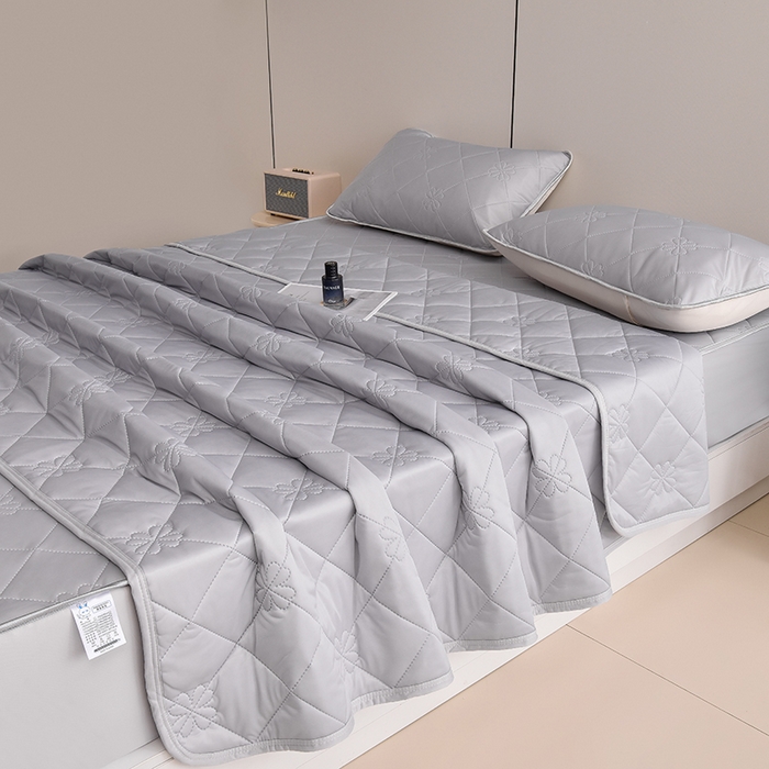 91家纺网 家纺一手货源 找家纺 2025新款清凉舒适凉感丝夏被四件套 绅士灰