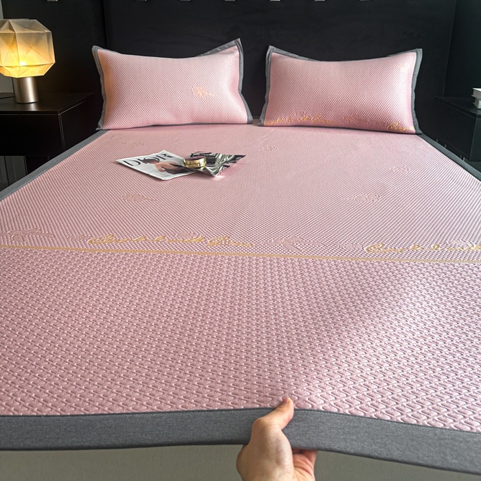 91家纺网 家纺一手货源 找家纺 欧邦 2025新款提花冰豆豆凉席三件套-幸运草 凉席款-幸运草-粉