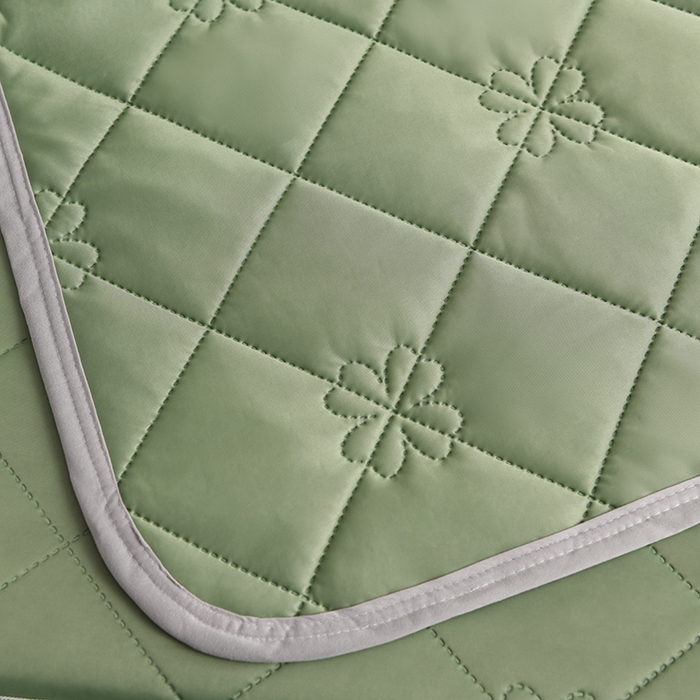 91家纺网 家纺一手货源 找家纺 2025新款清凉舒适凉感丝夏被四件套 果绿