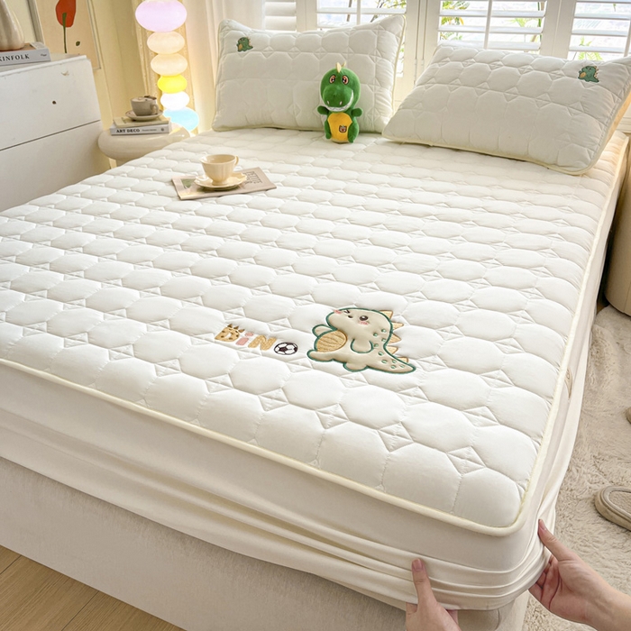 91家纺网 家纺一手货源 找家纺 万盛家纺 2025新款夹棉恐龙刺绣床笠 恐龙-方格  白