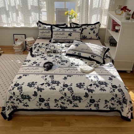 91家纺网 家纺一手货源 找家纺 花伞家居 2025新款赫本高级感黑白系列花边夏被四件套 夏被-拒霜