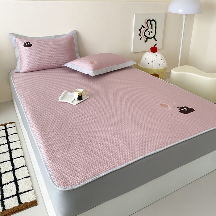 91家纺网 家纺一手货源 找家纺 由有家居 2025新款新品A类PE高凉感分子进口刺绣豆豆凉席三件套 气球咪咪