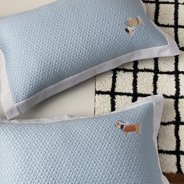 91家纺网 家纺一手货源 找家纺 由有家居 2025新款新品A类PE高凉感分子进口刺绣豆豆凉席三件套 汪汪聚会