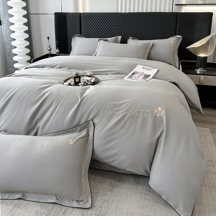 91家纺网 家纺一手货源 找家纺 宇彬家纺 2025新款13374全棉母婴级压线一字绣宽边枕套纯色刺绣四件套贡缎新疆长绒字母款-R款 R款-绅士灰