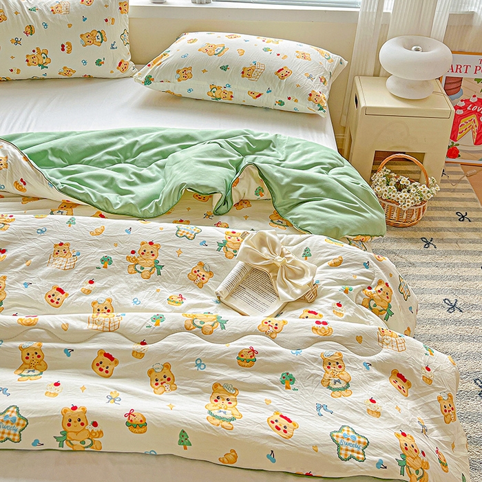 91家纺网 家纺一手货源 找家纺 玉海棠家纺 2025新款水洗皱皱纱印花夏被 被子被芯 吃饼干小熊