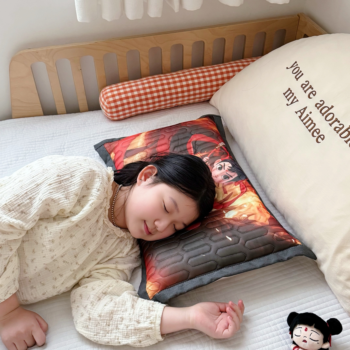 91家纺网 家纺一手货源 找家纺 （总）纽乐家纺 2025新款卡通5D数码印花哪吒周边儿童冰丝乳胶凉枕枕套枕芯