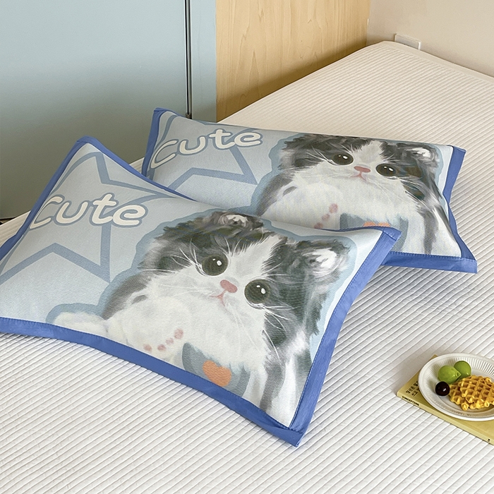 91家纺网 家纺一手货源 找家纺 安哆啦家纺 2025新款A类大版印花冰藤儿童幼儿园卡通萌宠系列凉席单枕套 蓝色英短