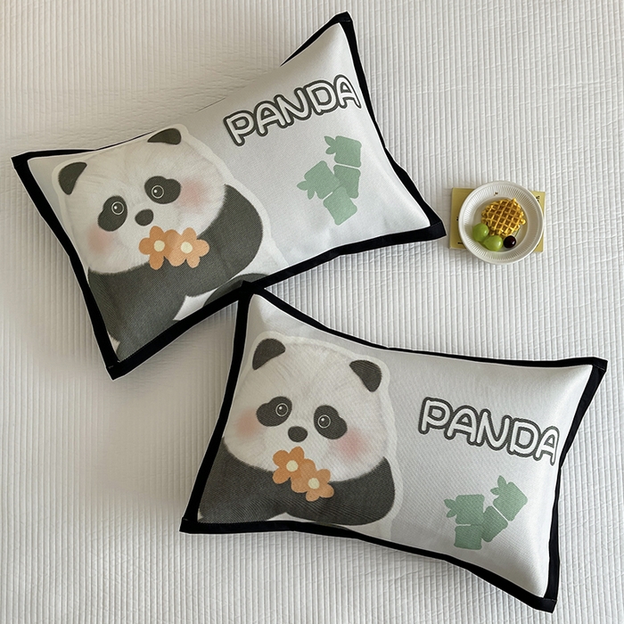 91家纺网 家纺一手货源 找家纺 安哆啦家纺 2025新款A类大版印花冰藤儿童幼儿园卡通萌宠系列凉席单枕套 小熊猫