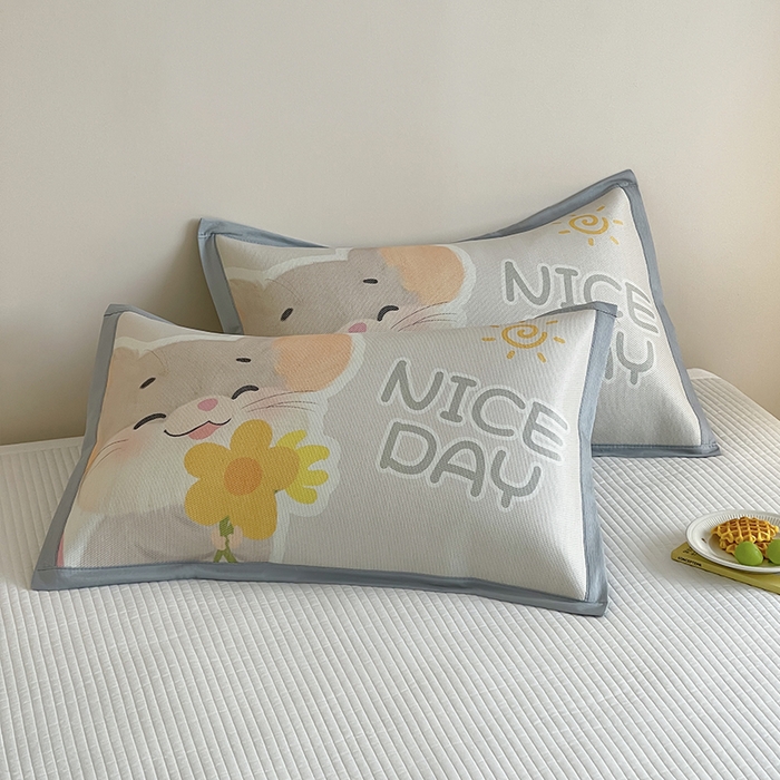 91家纺网 家纺一手货源 找家纺 安哆啦家纺 2025新款A类大版印花冰藤儿童幼儿园卡通萌宠系列凉席单枕套 小老鼠