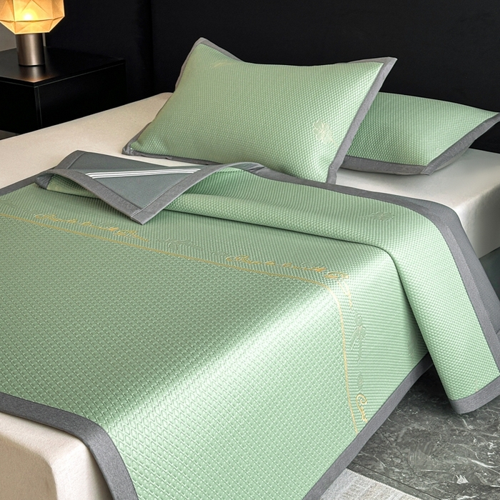 91家纺网 家纺一手货源 找家纺 欧邦 2025新款提花冰豆豆凉席三件套-幸运草 凉席款-幸运草-绿